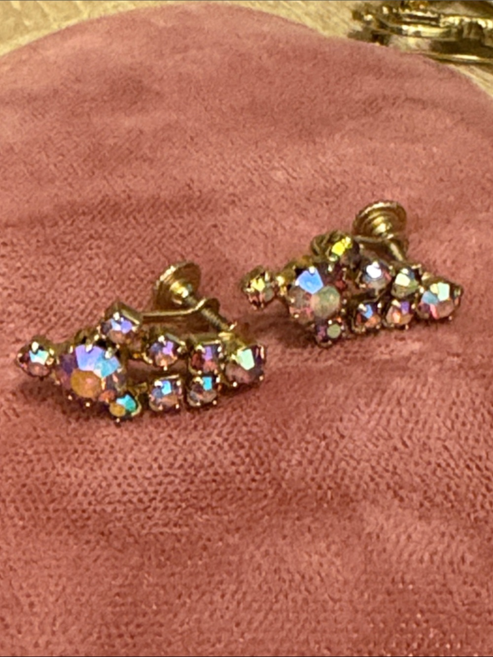 Vintage Aurora Borealis Crystal screw back Earrings - Pink/Iridescent